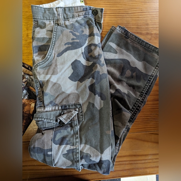 4 pairs Boys sz 14 camo pants. (4 pair lot)(Turkey season 🙂) - Picture 3 of 4